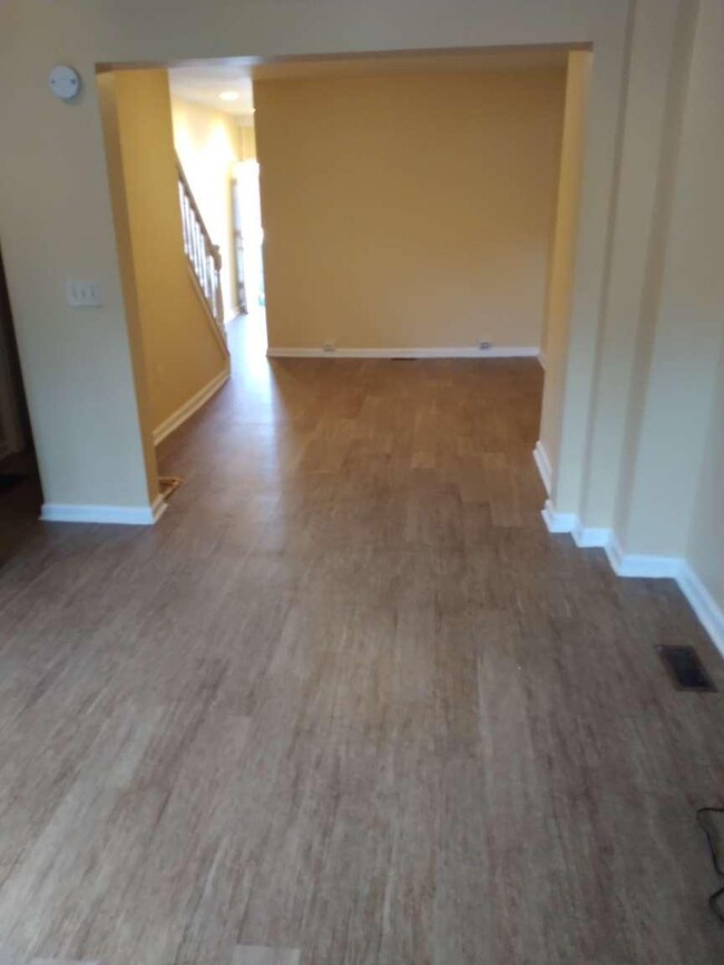 Building Photo - 3113 Oakford Ave
