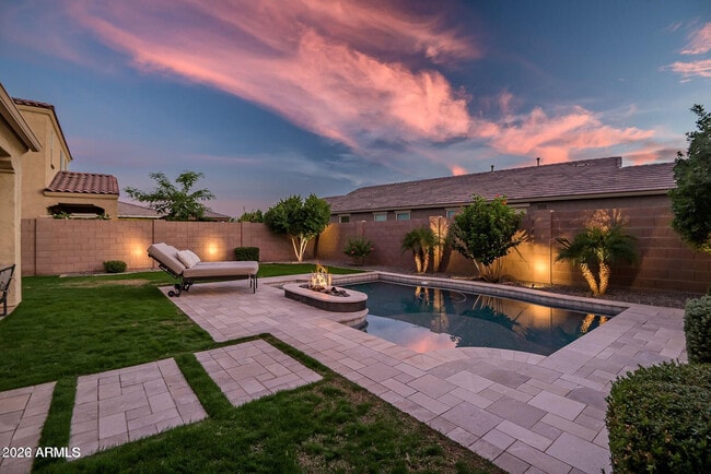 Building Photo - 517 E Balao Dr