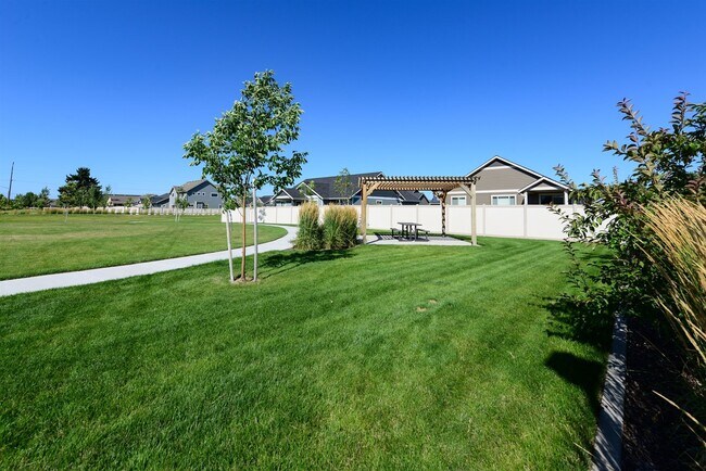 Building Photo - 7878 N Hibiscus Ln
