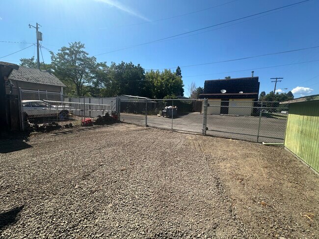 Building Photo - 447 Cedar St