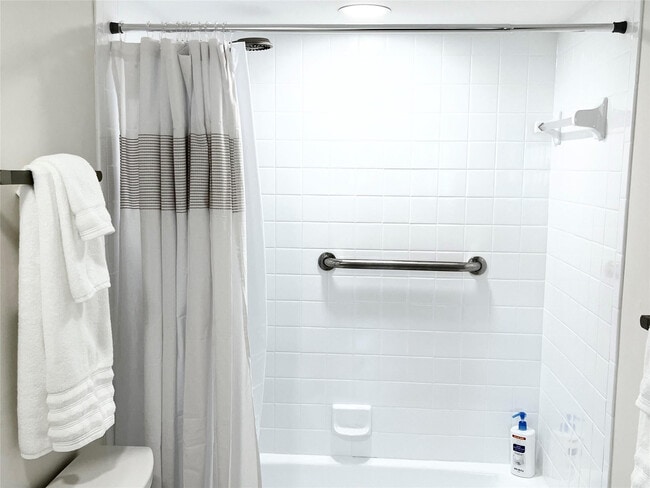 Building Photo - 40 NE Plantation Rd