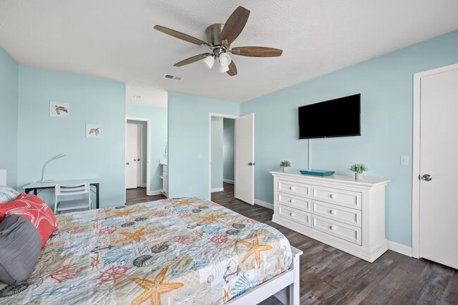 Building Photo - Fully Furnished Coastal Living in the Heart of Panama City Beach!