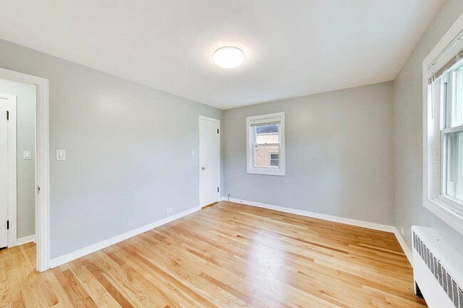 Building Photo - 6405 N Normandy Ave