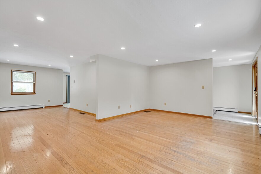 Building Photo - 115 Rowe St