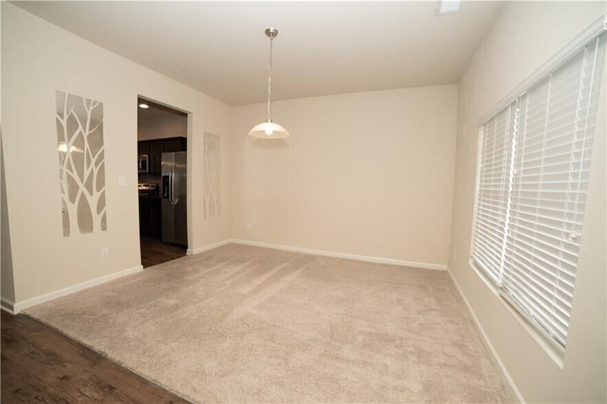 Building Photo - 376 Pernell