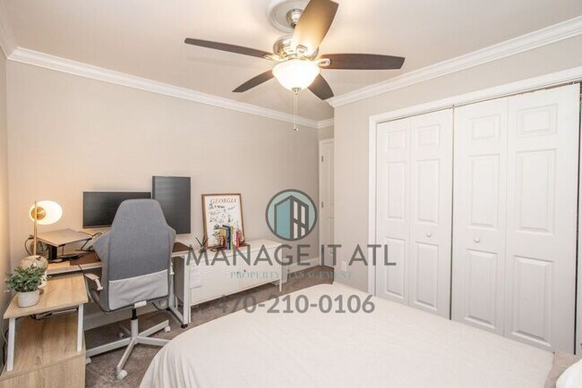 Building Photo - FULLY RENOVATED 2 Bedroom House close to I...