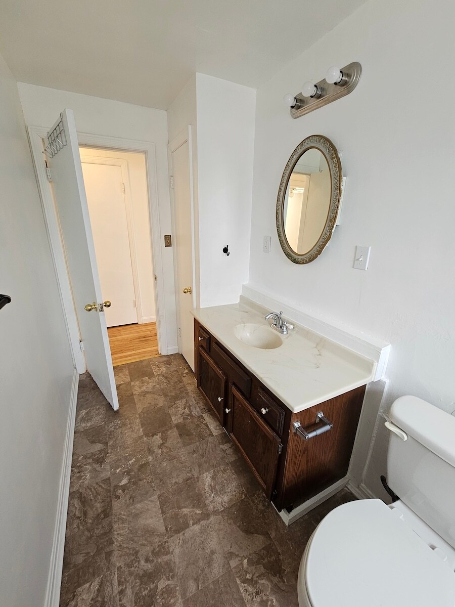 Building Photo - 115 Sanders Dr