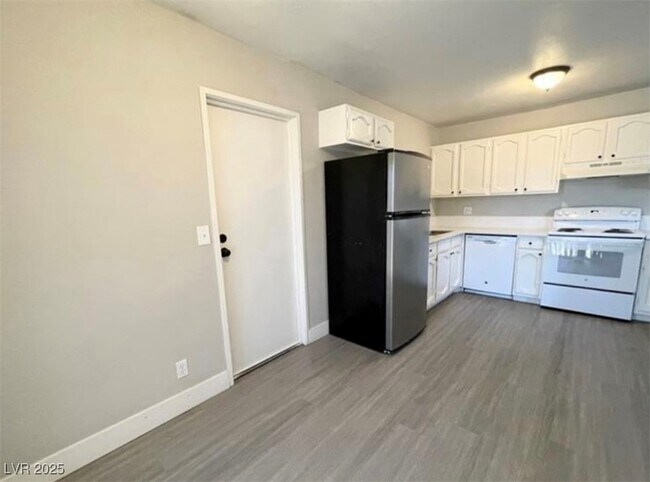 Building Photo - 5187 Garden Ln