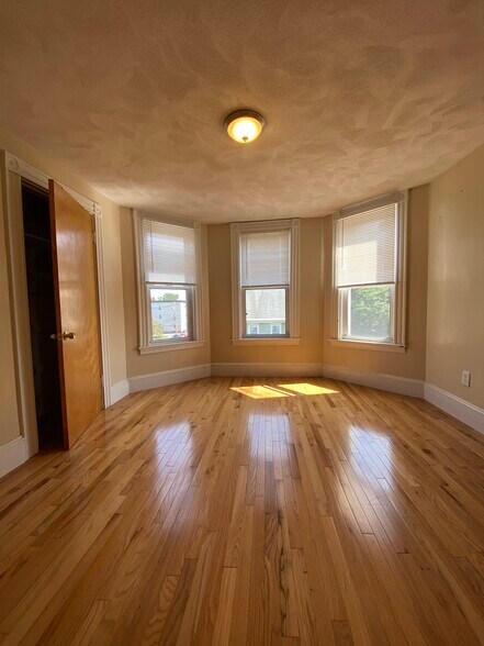 Building Photo - 51 Aldie St