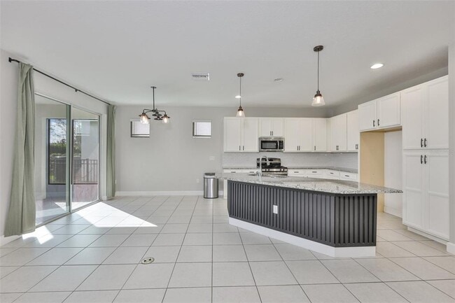 Building Photo - 6207 Voyagers Pl