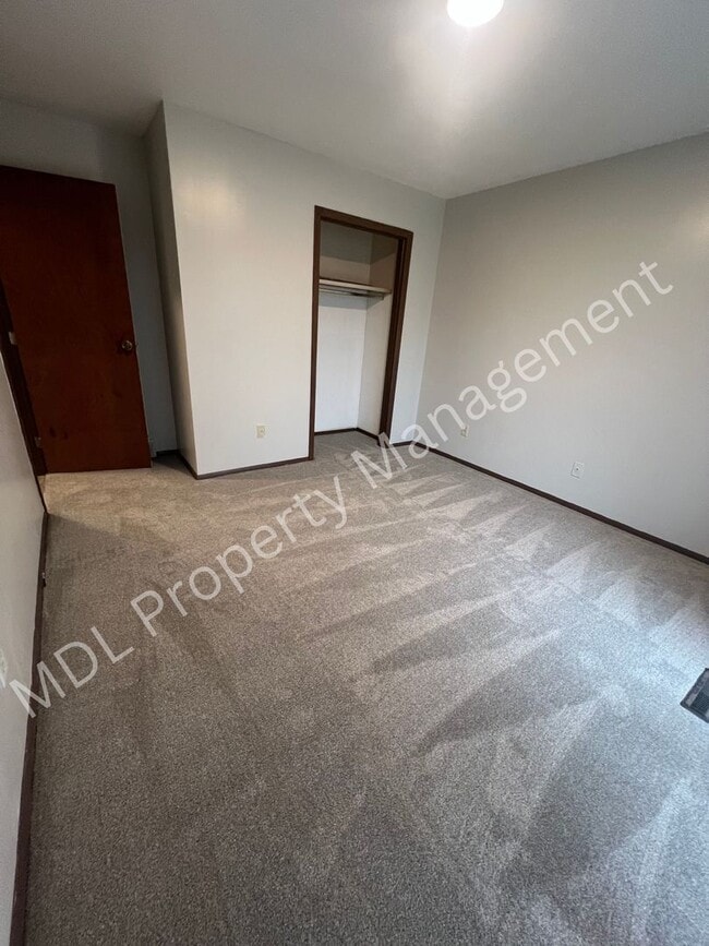 Building Photo - Thomas White Apartments*