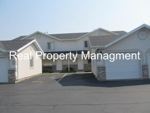 Building Photo - A Great 2 Bed, 1.5 Bath Town Home in Logan...