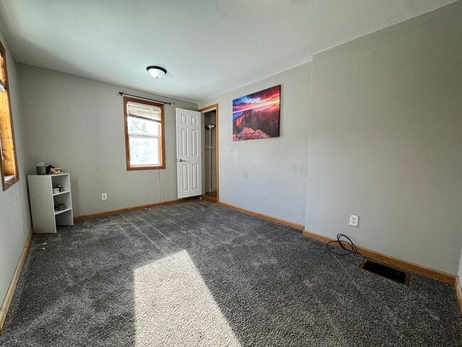 Building Photo - 2 bed, 1 bath home for rent in Waterloo