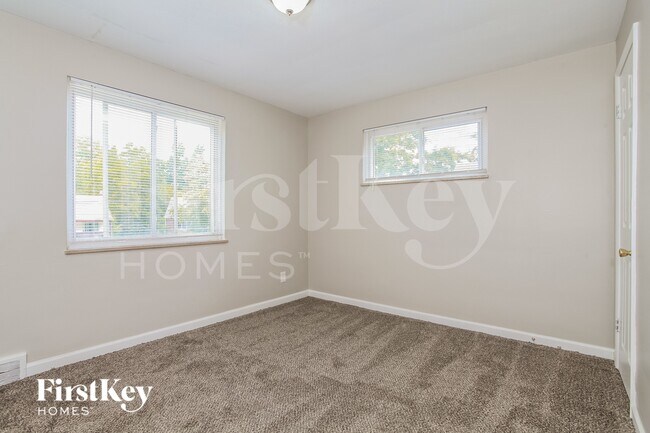 Building Photo - 1183 Toluca Ct