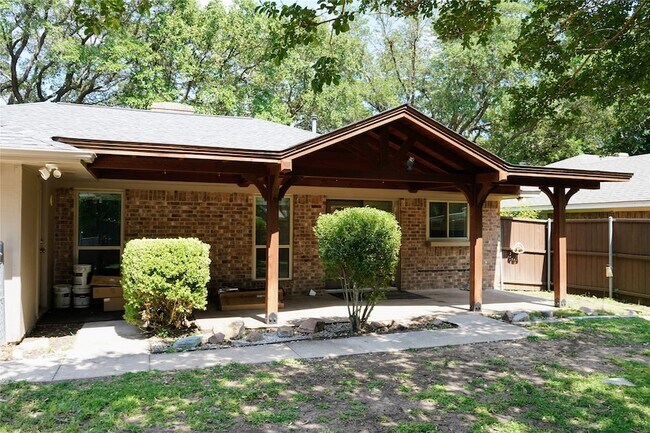 Building Photo - 311 Gwendola Dr