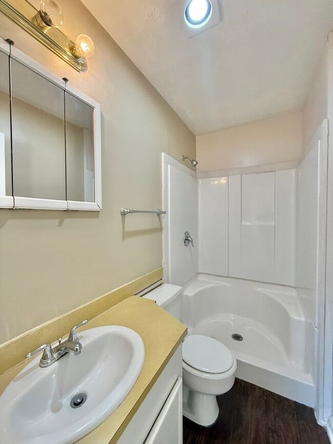 Building Photo - Available Now! 3 bedroom 2.5 bath townhome in Tyler