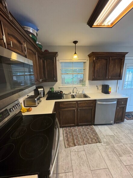 Building Photo - 30551 Oak Crest Rd