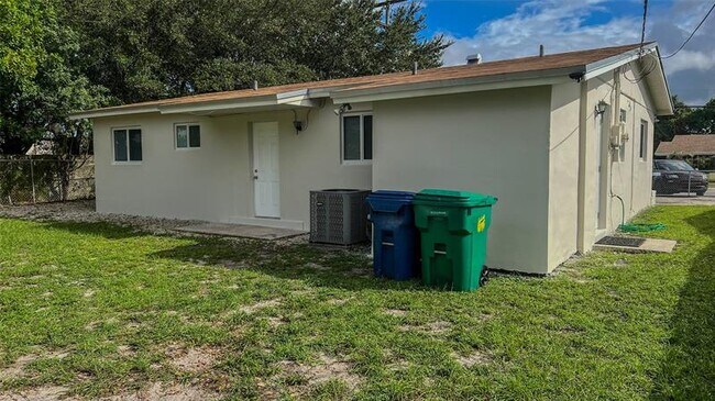 Building Photo - 3141 NW 14th St