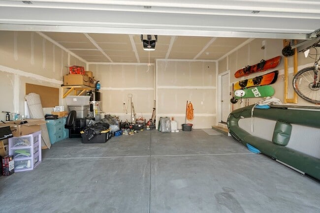 Building Photo - 10813 N Beaverhead Rd