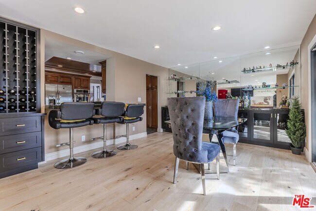 Building Photo - 2637 Angelo Dr