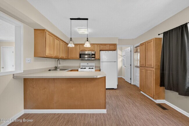 Building Photo - 6705 Robin Rd