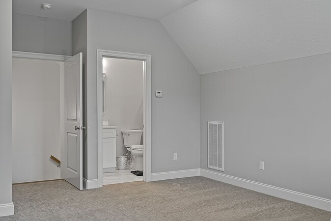 Building Photo - Rare Executive Rental in Desirable South J...