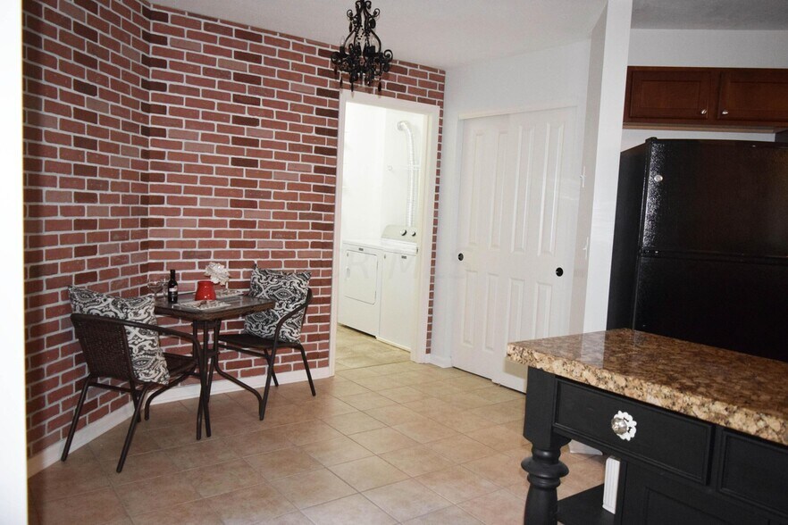 Building Photo - 6126 Kirklington Cir