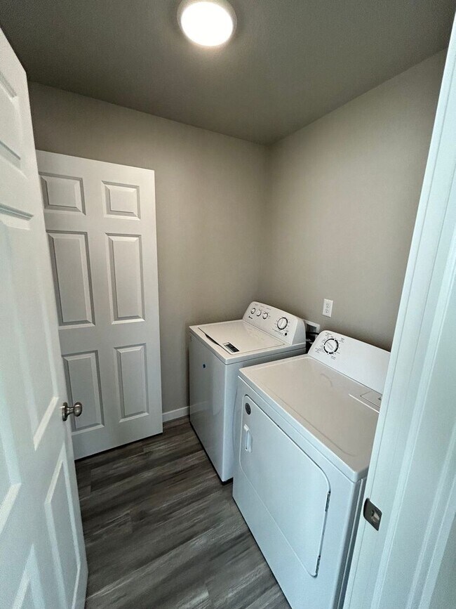 Building Photo - 3828 Scorpio Dr SE