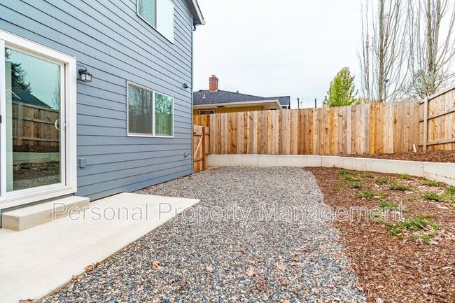 Building Photo - 4811 NE 37th Ct