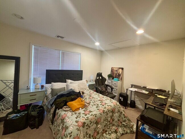 Building Photo - 14 Old Fitch Hill Rd