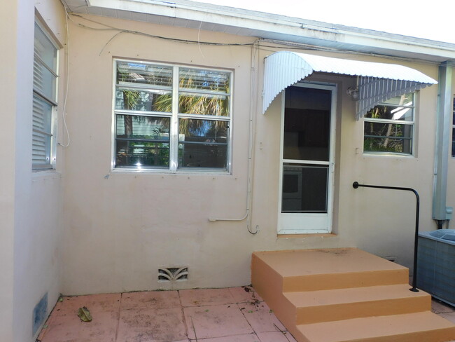 Building Photo - 223 S Palmway