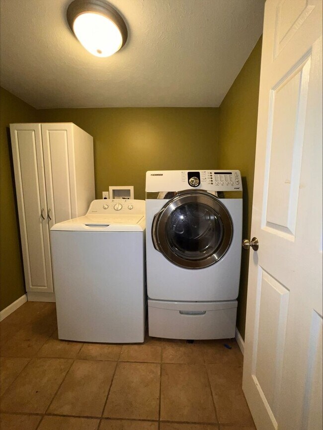 Building Photo - Coming Soon!!! Spacious 5 bedroom House Wi...