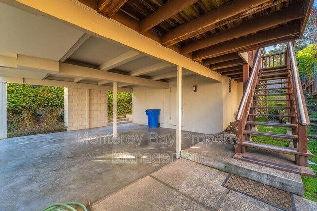 Building Photo - 635 Grace St