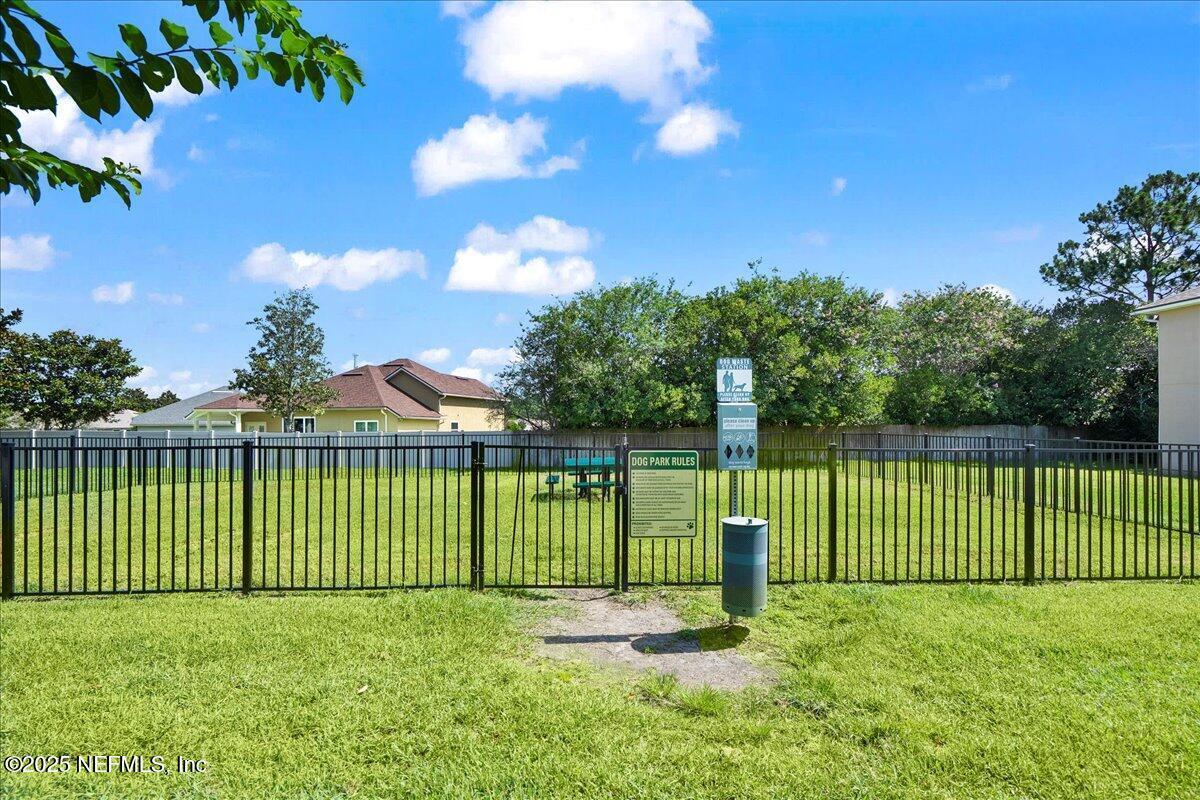 Building Photo - 230 Scrub Jay Dr