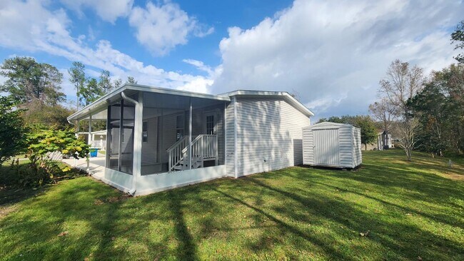 Building Photo - 3.2 Sylvan Grove