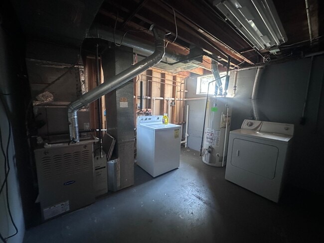 Building Photo - Hikes Point 3+ bedroom home with finished basement and garage