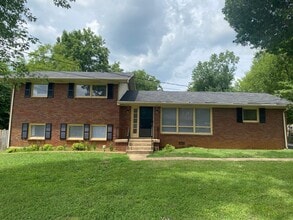 Building Photo - Charming 4 BR, 2 BA, Close to MTSU, 1 Car Garage, Large Carport