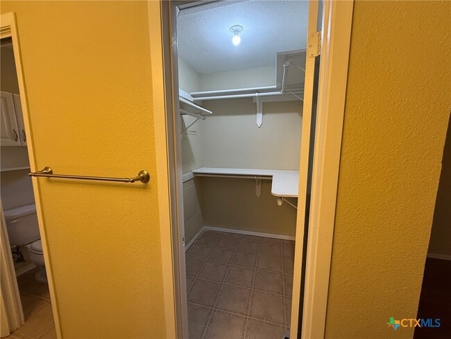 Building Photo - 758 Briarbend Dr