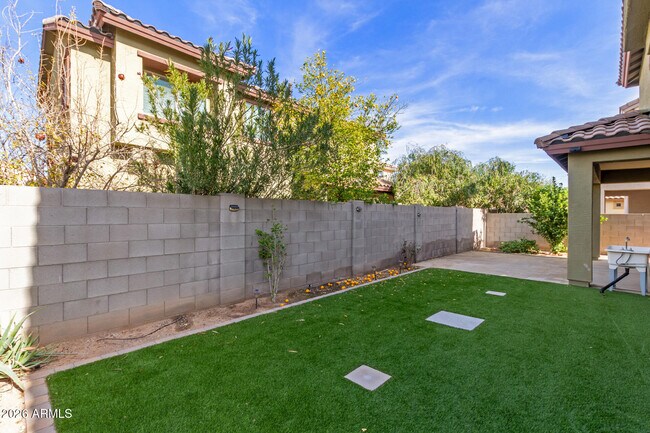 Building Photo - 1684 W Pelican Dr