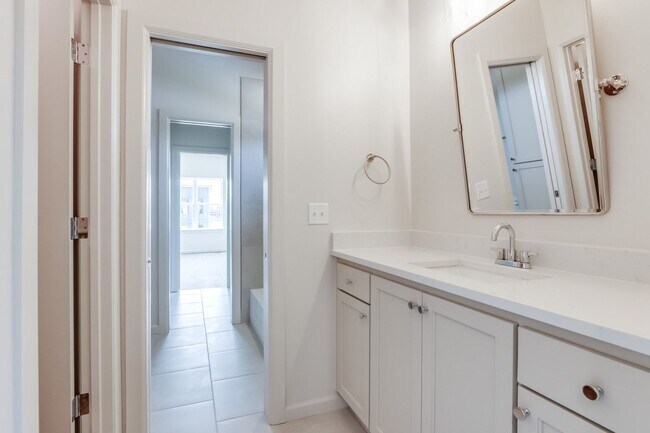 Building Photo - Urban living in Edmond