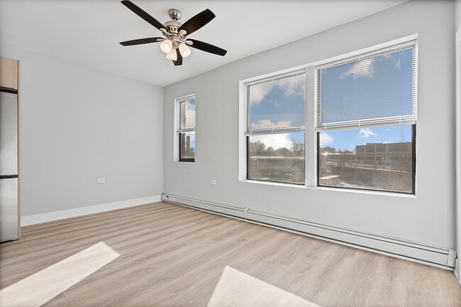 Building Photo - 1625 W Howard St