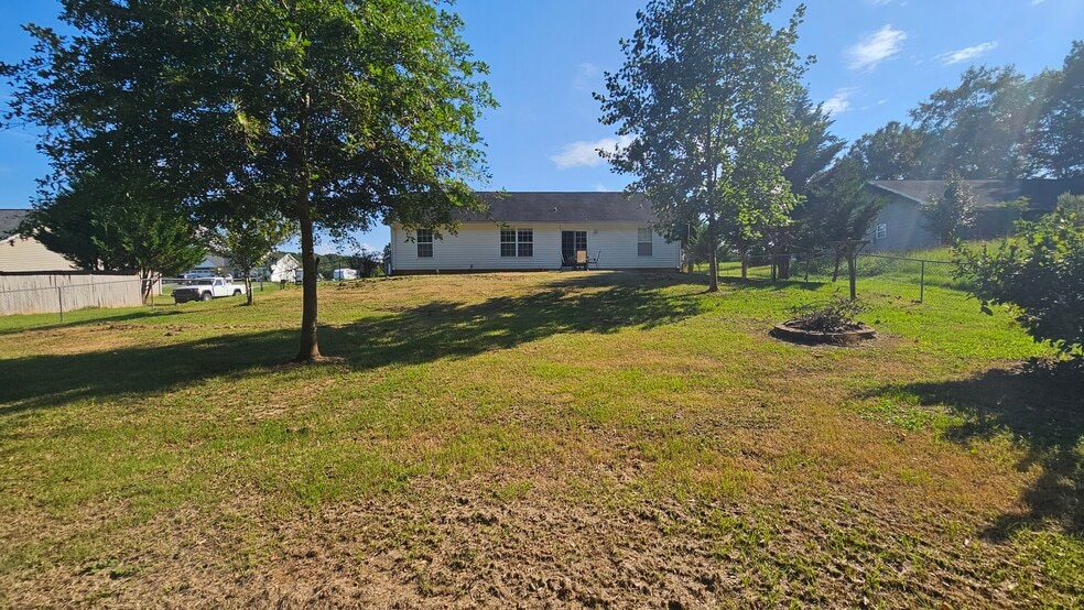 Building Photo - 203 Turkey Trot Rd