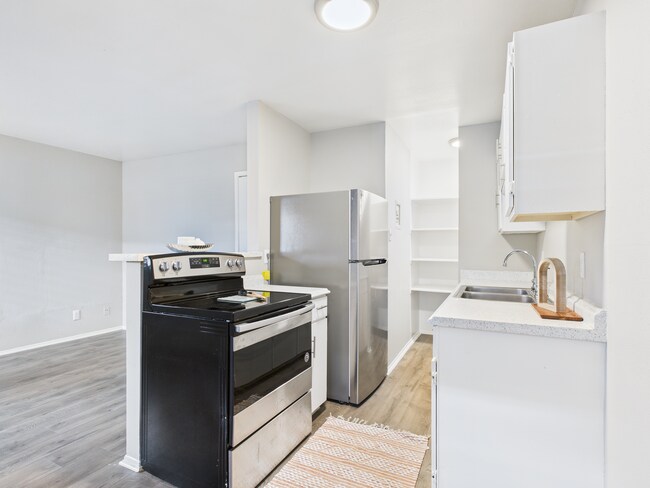 CAM04601G0-PR0036-STILL010.jpg - Greenway Apartments