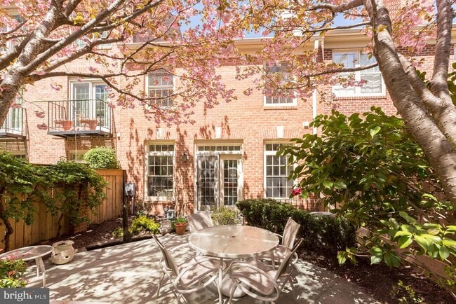 Building Photo - 4062 Mansion Dr NW