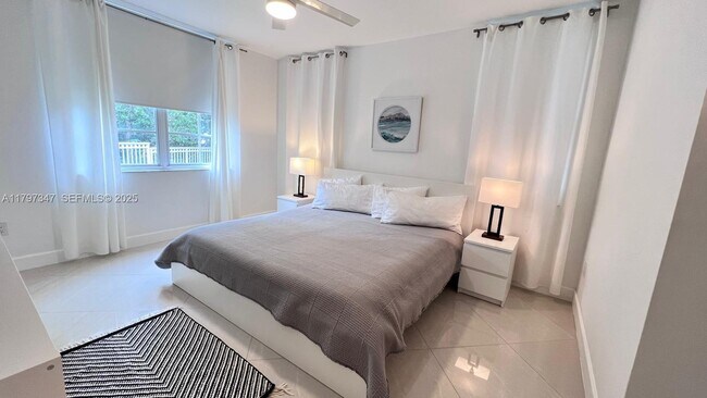 Building Photo - 19701 E Country Club Dr