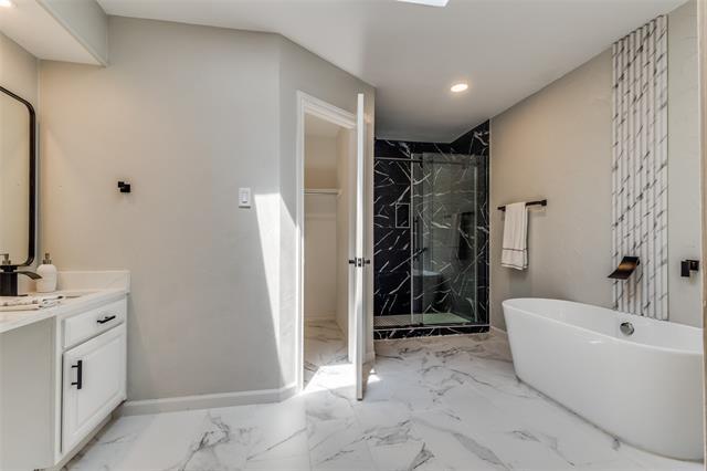 Building Photo - 900 Hillside Ln