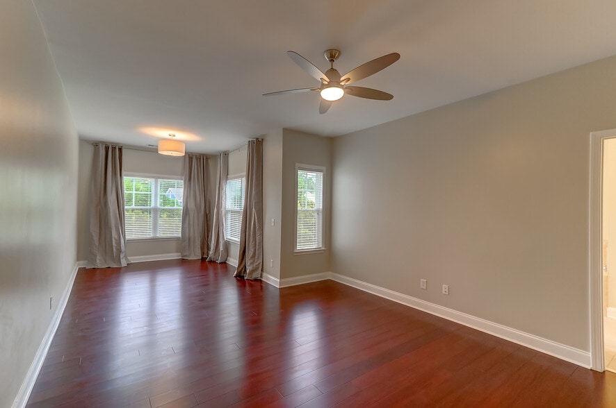 Master bedroom - 2069 Kings Gate Ln