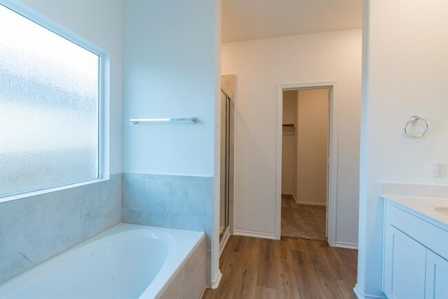 Building Photo - 10500 Steinbeck Dr