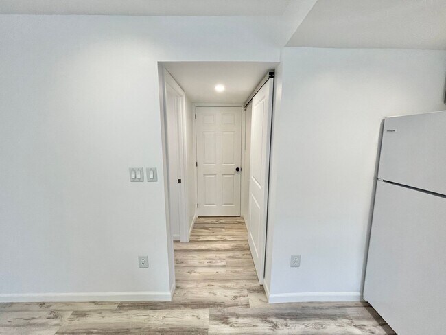 Building Photo - 45 65th Pl
