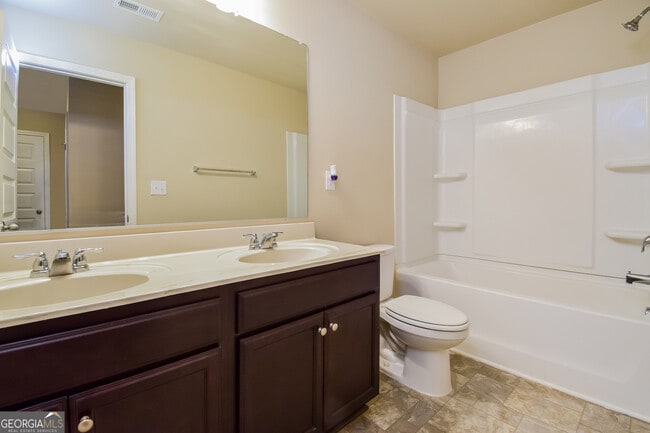 Building Photo - 1605 Danube Ct